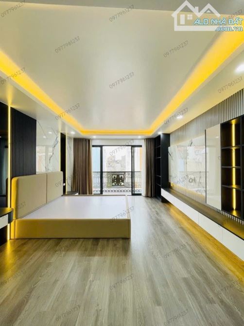 BÁN NHÀ HOÀNG QUỐC VIỆT 68m2 × 6T THANG MÁY. 2 Ô TÔ TRÁNH + GARA 2 Ô TÔ + VĂN PHÒNG - 3