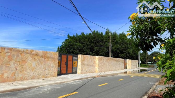 long mỹ  Cổng Trường Học DT: 10x33 (332m2-80m thổ cư) Mặt tiền đường nhựa 8m Đố - 3