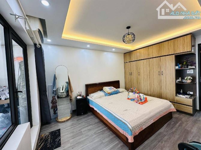 BÁN NHÀ TẬP THỂ KHU KIM ĐỒNG- GIẢI PHÓNG- SỔ TO 60M- DTSD 100M- 2 PN- 2 VS - 3 MẶT THOÁN - 3