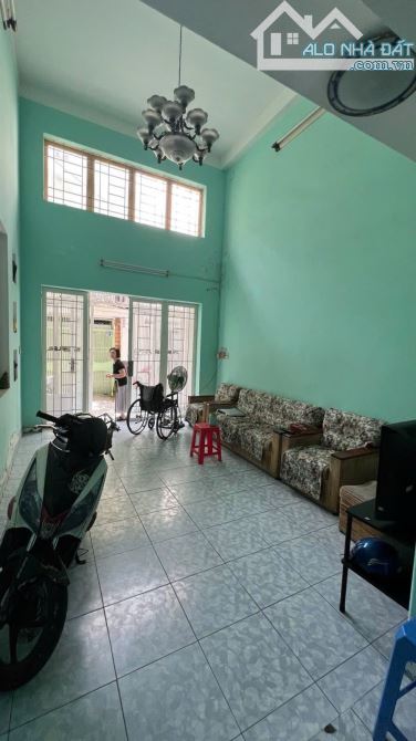 NGUYỄN TRÃI QUẬN 1 NGAY BỘ CỘNG AN DT ĐỦ 56M2, HẺM Ô TÔ CÁCH MT 20M, 4 TẦNG - 3