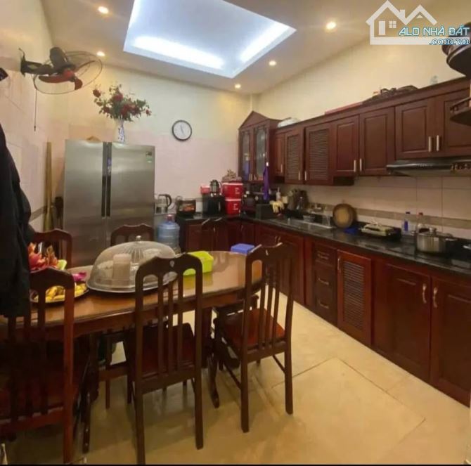 SIÊU RẺ, HƠN 8 TỶ - 73M BÁN ĐẤT TẶNG NHÀ CHỢ NGỌC THỤY, LONG BIÊN - NGÕ THÔNG, GẦN Ô TÔ, B - 4