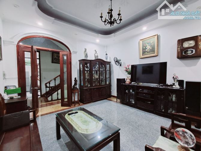 SIÊU HOA HẬU NGUYỄN KHANG CẦU GIẤY NHÀ RỘNG ĐẸP XÂY 5TẦNG GIÁ 31 TỶ - 4