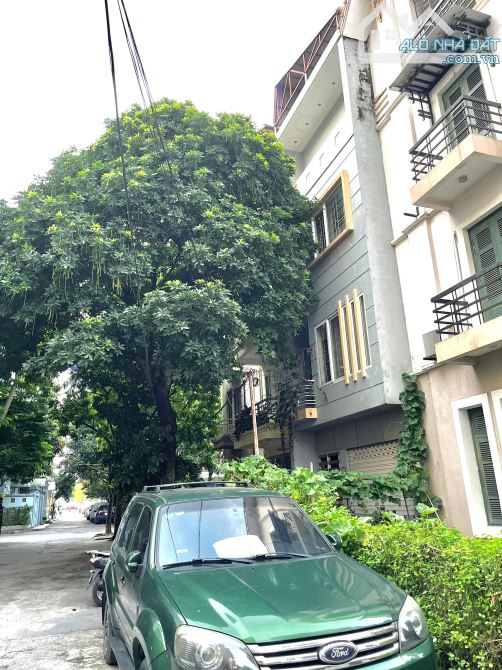 Bán nhà khu Hoàng Quốc Việt 70m, ô tô vào nhà, giá 20.5 tỷ - 4