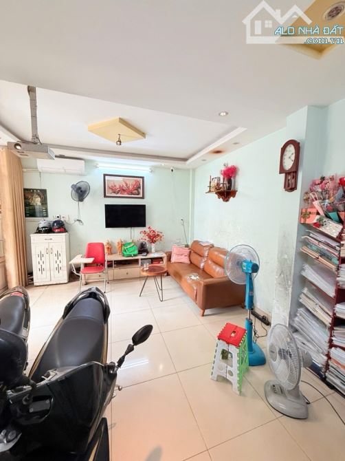 TRẦN THỊ TRỌNG - TÂN BÌNH - HXH ĐỔ CỬA - 34 M2 - 2 TẦNG - GIÁ 3.XX TỶ - 4