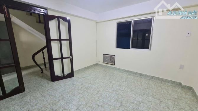 Bán nhà 3 tầng đường Nguyễn Thị Minh Khai cách biển Nha Trang 5 phút - 4