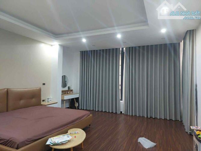 bán nhà Nguyễn Văn Cừ, 118m x 5 tầng, mặt tiền 5.5m, thang máy, gara, kinh doanh - 4