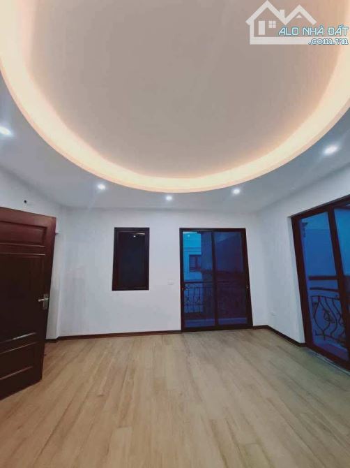 Nguyễn Văn Cừ-Long Biên Nhà Mới Lô Góc Ô Tô Ngủ Trong Nhà-Ngõ Thông -Gần Bãi Gửi Xe - 4