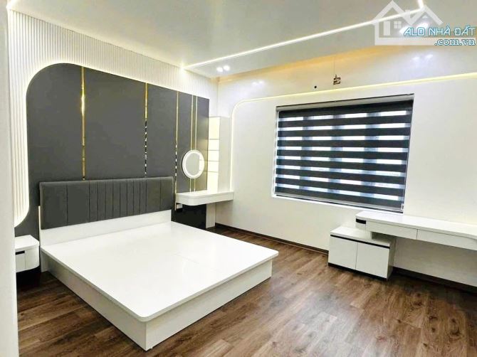 🏠 Quá Đẳng Cấp 14,5 Tỷ- Bán Nhà Mặt Đường Dân Lập Lê Chân HP-Diện tích: 135m² * 4 tầng - 4
