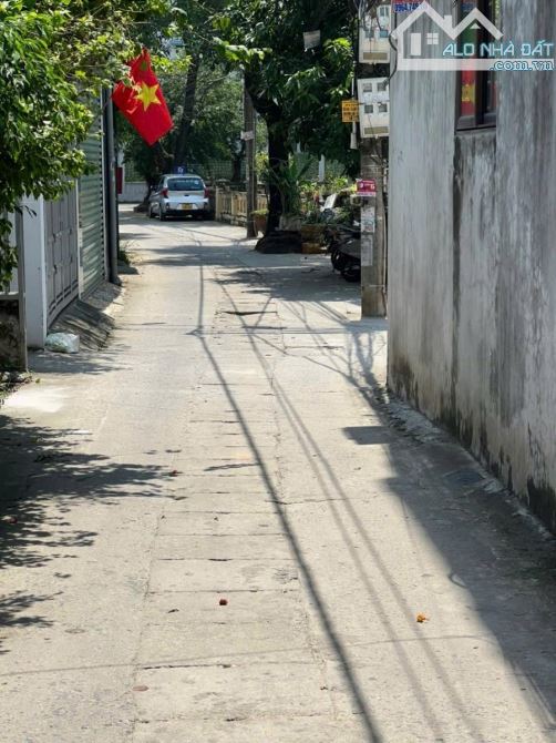Nhà dân xây ôtô 7 chỗ đỗ cửa Phố An Dương Vương 36m2 - 4