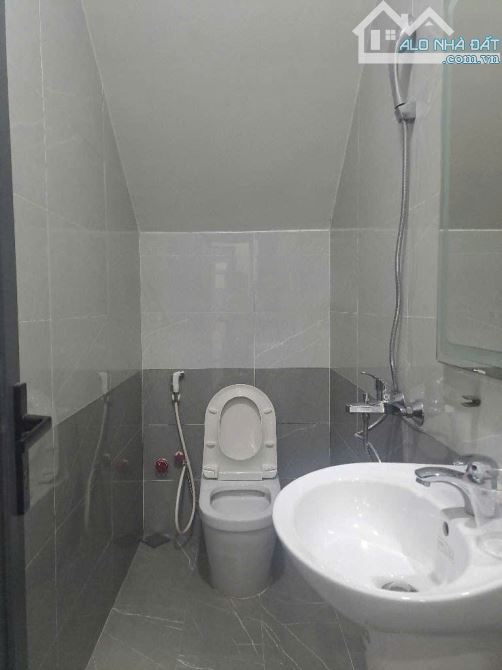 Nhà 5 tầng Mặt tiền đường THẠNH LỘC 15, phường TL, Q12, dt 100m2 (5mx20m), Đường 10m💰 9Ty - 4