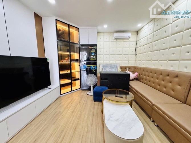 Nhà 5 tầng CÓ THANG MÁY Mặt tiền đường TCH3 phường TCH Q12 dt 69m2 (4,8mx14m) Đường 6m - 4