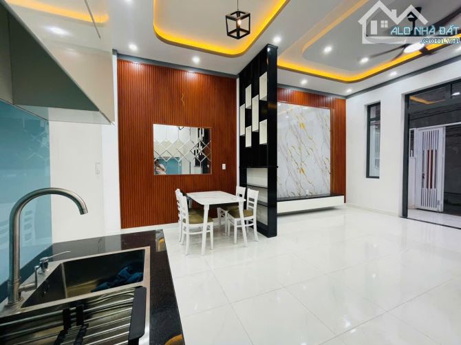 Nhà cấp 4 sổ hồng riêng, 2 phòng ngủ, ngay trung tâm ngã 3 mỹ hạnh - 4