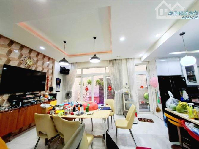 🏡 BÁN NHÀ BIỆT THỰ MẶT TIỀN QUẬN 8 – XE HƠI GIAO NHAU – 128M2 – 23.5T - 5