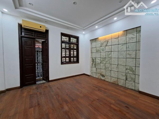 GIÁ TỐT NHẤT KHU VỰC! NHÀ TRUNG TÂM CẦU GIẤY, Ô TÔ GẦN, SỔ ĐỎ CẤT KÉT, CHỦ CẦN BÁN GẤP - 4