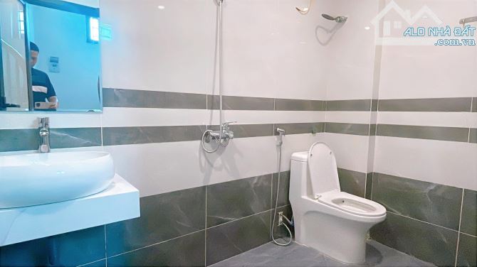 BÁN NHÀ SIÊU QUẦN THANH TRÌ 32m 5 TẦNG MẶT TIỀN 4.1m 4TỶ150 - 4
