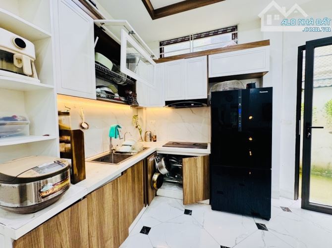 BÁN NHÀ TRƯƠNG ĐỊNH - NGUYỄN CHÍNH - TÂN MAI - CĂN GÓC Ô TÔ - 48M x 6T. GIÁ BÁN 11.9 TỶ - 4