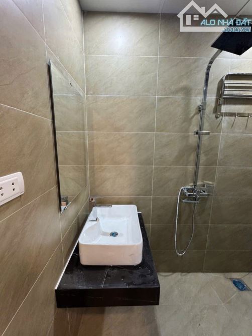 BÁN CCMN NGUYỄN VĂN TRỖI - THANH XUÂN - DIỆN TÍCH 102M - 7 TẦNG - 22 PHÒNG KHÉP KÍN - 4