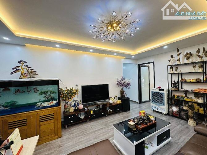 BÁN NHÀ TẬP THỂ KHU KIM ĐỒNG- GIẢI PHÓNG- SỔ TO 60M- DTSD 100M- 2 PN- 2 VS - 3 MẶT THOÁN - 4