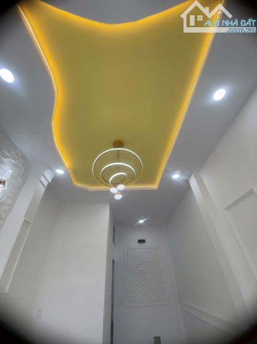 Nhà đẹp 2 tấm - Đường Khánh Hội - 40m2 - Chỉ 4.7 tỷ. - 4