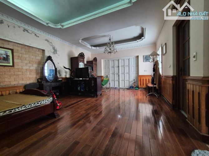 BÁN NHÀ LÔ GÓC NGUYỄN VĂN LINH 168M², 4 TẦNG, MT 8M – 34 TỶ LONG BIÊN - 4