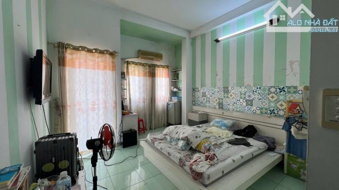 NGUYỄN TRÃI QUẬN 1 NGAY BỘ CỘNG AN DT ĐỦ 56M2, HẺM Ô TÔ CÁCH MT 20M, 4 TẦNG - 4