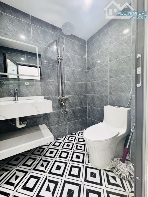 TẬP THỂ – 3 NGỦ – 2 WC – NHÀ ĐẸP Ở LUÔN – Ô TÔ ĐỖ – 48m² (thực tế 80m²) – GIÁ 4.2 TỶ - 5