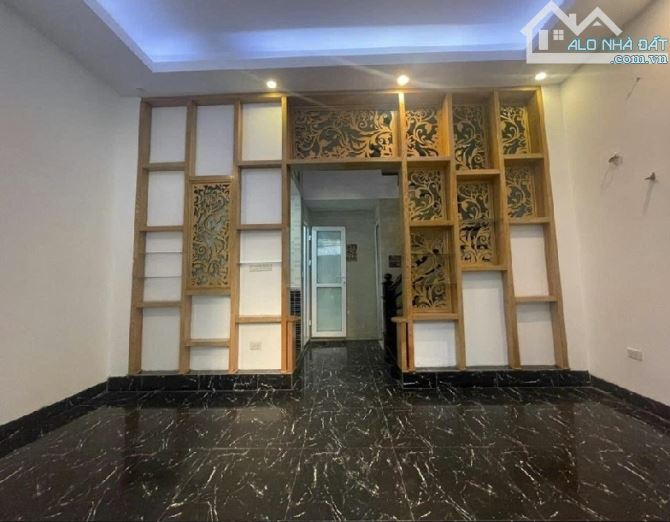 HOÀNG QUỐC VIỆT- NHÀ ĐẸP 35X6 TẦNG- ĐƯỜNG THÔNG- PHÂN LÔ Ô TÔ - 5