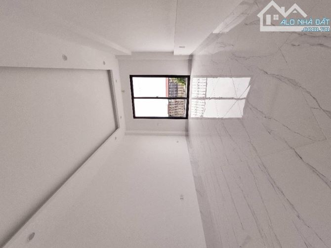 Bán nhà-Lĩnh Nam- Thuý lĩnh - Ô Tô -Thang Máy - 40m -5 Tầng -chào 6,8 tỷ - 5