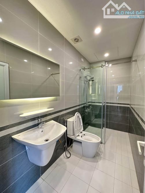 BÁN NHÀ LIÊN MẠC - 32M2 - 5 TẦNG - VIEW HỒ - GIÁ 5,3 TỶ. NGÕ THÔNG, Ô TÔ ĐỖ CỔNG - 5
