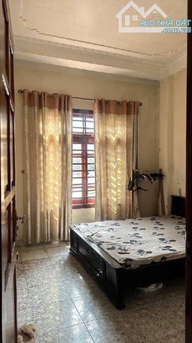 Nhà dân xây mặt tiền khủng, ngõ thông , Gần Hồ Bồ đề , Hồng Tiến 45m x 4 Tầng - 5