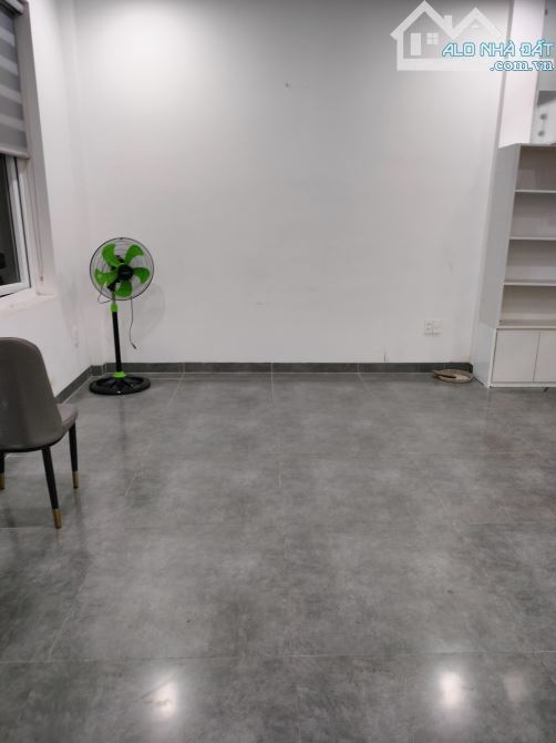 Cho thuê nhà phố 3 pn rộng rãi thích hợp ở kết hợp làm cty giá cho thuê 16 triệu - 5