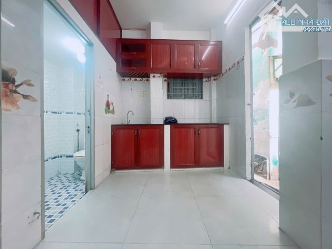 Cách 1 căn nhà ra mặt tiền xe hơi Q4  Ngang 3.5 dài 7 HƠN 2 TỶ - 5