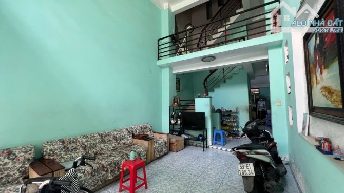 NGUYỄN TRÃI QUẬN 1 NGAY BỘ CỘNG AN DT ĐỦ 56M2, HẺM Ô TÔ CÁCH MT 20M, 4 TẦNG - 5
