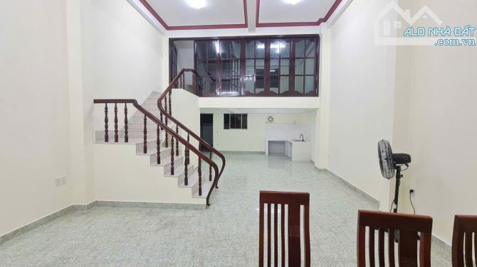 Bán nhà 3 tầng đường Nguyễn Thị Minh Khai cách biển Nha Trang 5 phút - 6