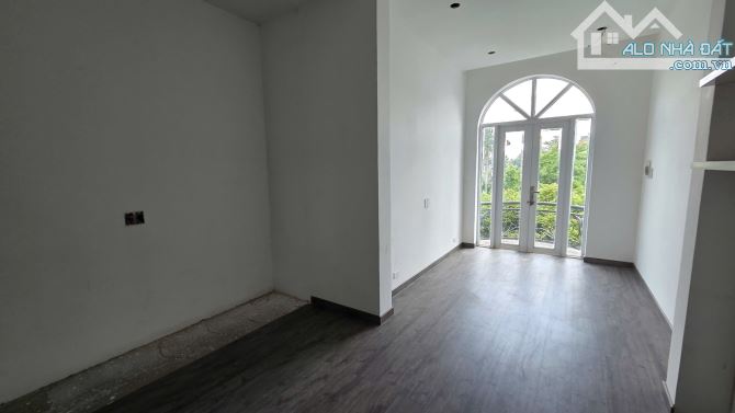 Cho thuê Toà nhà biệt thự mặt tiền nhánh D2D đường Võ Thị Sáu, p. Thống Nhất - 6