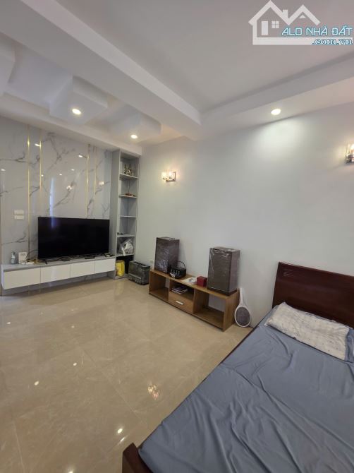 🏠 10 tr CHO THUÊ NHÀ NGUYÊN CĂN LÔ GÓC  94 THƯỢNG THANH LONG BIÊN - 45 m2 - 4PN -  OT - 6