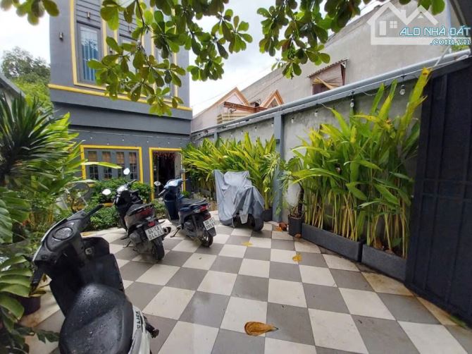 Đông Thạnh (HM) bán đất mt đường Đông Thạnh 4 dtich 538m2 sẵn nhà 5 tầng giá 17tỷ - 6