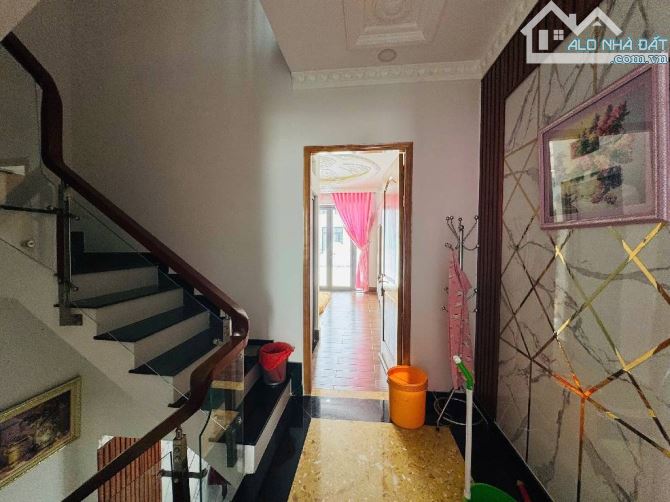 Nhà Bè - Nhà 3 tầng - 104m2 4x26 - ô tô vào nhà - Đường 10m - nhỉnh 6 tỷ - 6