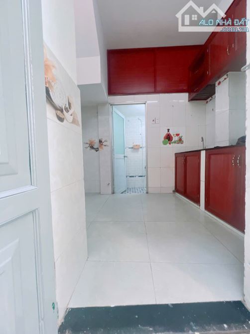 Cách 1 căn nhà ra mặt tiền xe hơi Q4  Ngang 3.5 dài 7 HƠN 2 TỶ - 6