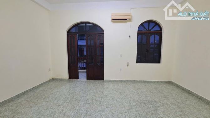 Bán nhà 3 tầng đường Nguyễn Thị Minh Khai cách biển Nha Trang 5 phút - 7