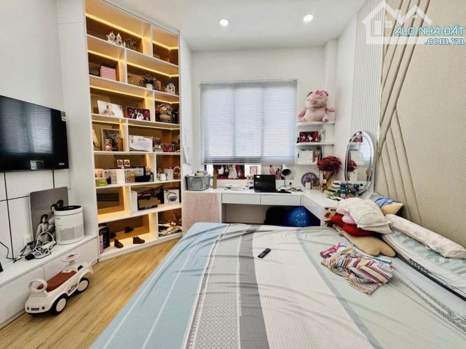 Nhà 5 tầng CÓ THANG MÁY Mặt tiền đường TCH3 phường TCH Q12 dt 69m2 (4,8mx14m) Đường 6m - 7