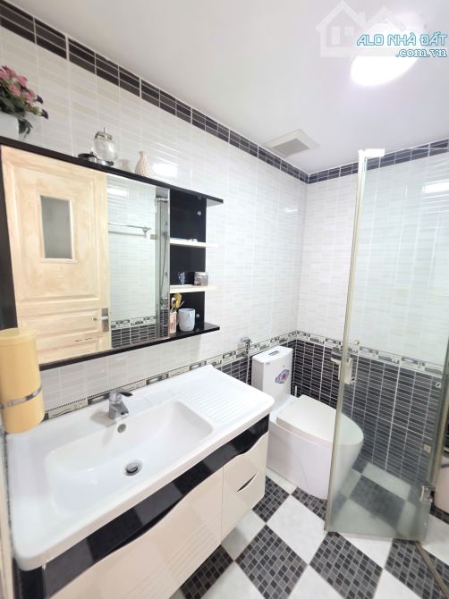 🏠 10 tr CHO THUÊ NHÀ NGUYÊN CĂN LÔ GÓC  94 THƯỢNG THANH LONG BIÊN - 45 m2 - 4PN -  OT - 7