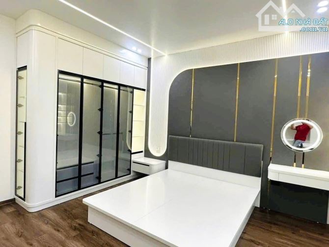 🏠 Quá Đẳng Cấp 14,5 Tỷ- Bán Nhà Mặt Đường Dân Lập Lê Chân HP-Diện tích: 135m² * 4 tầng - 8