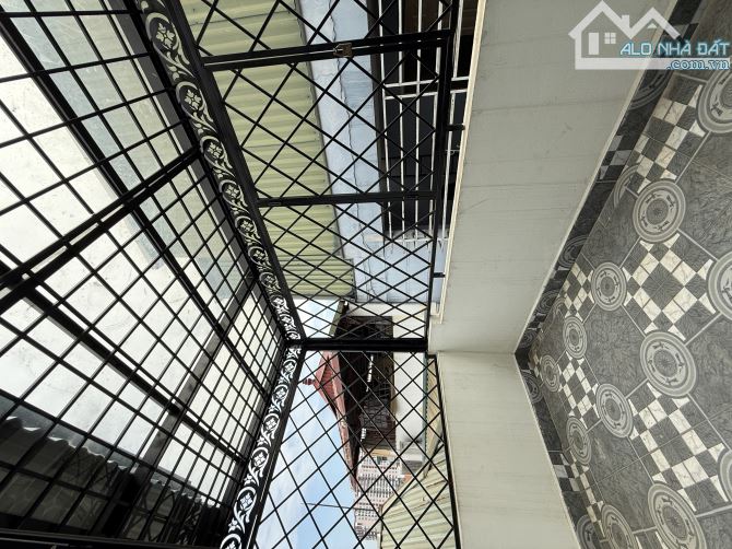 Nguyễn Văn Cừ - 51m 5T mt 4.6m - Ngõ ô tô thông - 30m bãi ô tô - 5p ngủ - ô chờ thang máy - 8