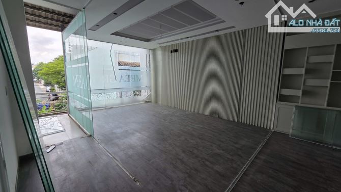 Cho thuê Toà nhà biệt thự mặt tiền nhánh D2D đường Võ Thị Sáu, p. Thống Nhất - 9