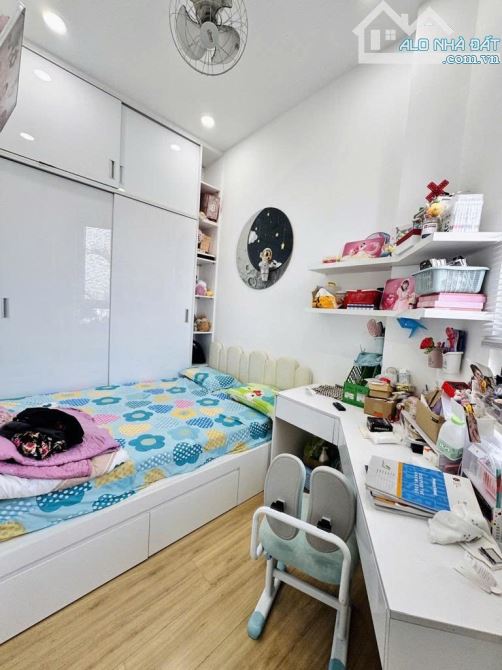 Nhà 5 tầng CÓ THANG MÁY Mặt tiền đường TCH3 phường TCH Q12 dt 69m2 (4,8mx14m) Đường 6m - 9