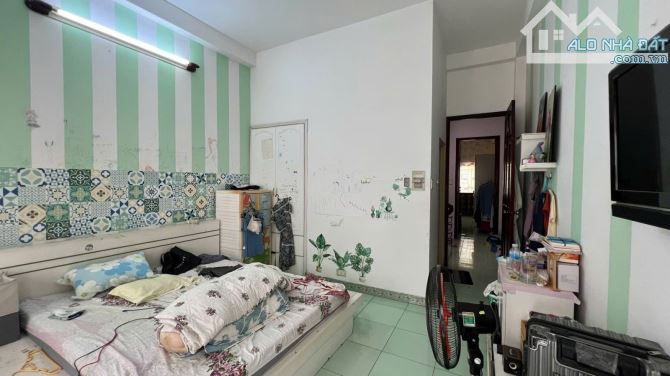 NGUYỄN TRÃI QUẬN 1 NGAY BỘ CỘNG AN DT ĐỦ 56M2, HẺM Ô TÔ CÁCH MT 20M, 4 TẦNG - 9