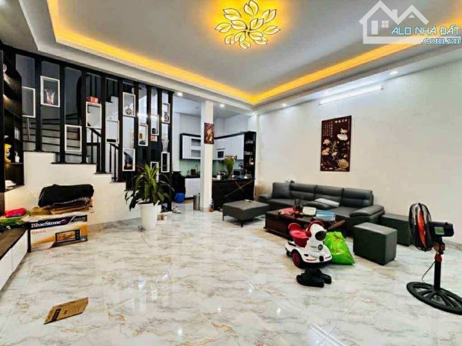BÁN NHÀ ĐẸP- KIM MÃ- DÂN XÂY- 2 THOÁNG- S 45m - 5 tầng- MT5,5m- S 8,95 TỈ- GẦN PHỐ - 6