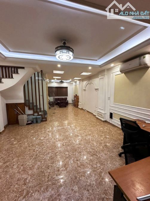 Cho thuê nhà Đội Cấn – Ba Đình DT 85m x 5 tầng, ôtô vào nhà giá thuê 18tr/th