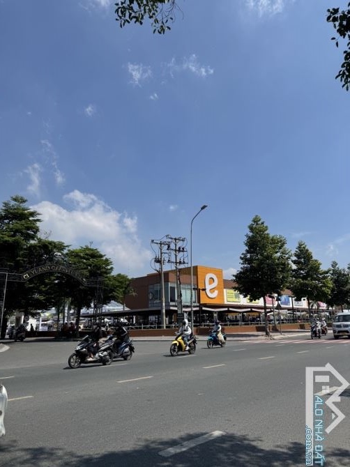 PHAN VĂN TRỊ NGAY EMART HẺM XE HƠI ĐẬU CỬA 88M NGANG 5.2 M